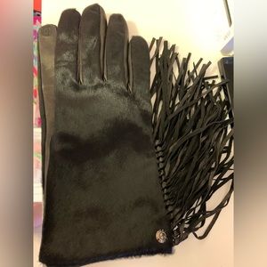 NWT Henri Bendel fur, genuine leather and fringe gloves w. Tech finger